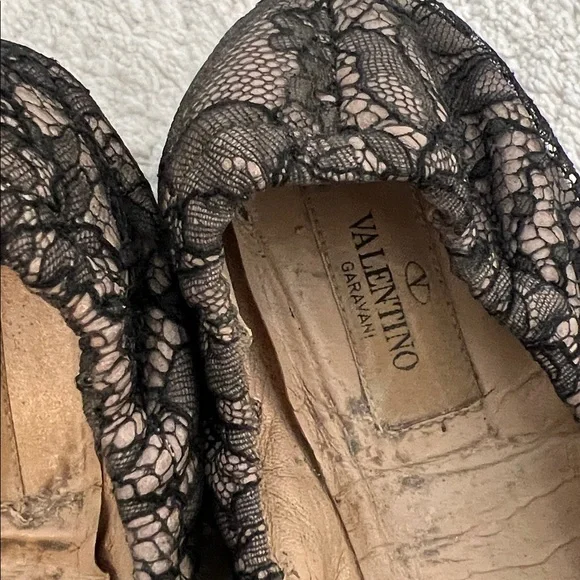 Valentino Black and Cream Lace Flats - Picture 2 of 5